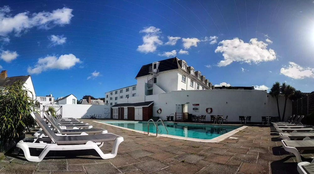 Norfolk Hotel 1/58