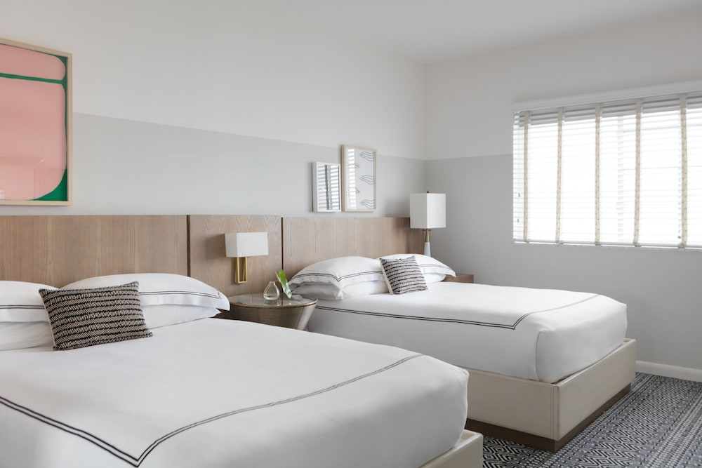 Kimpton Surfcomber Hotel 27/80
