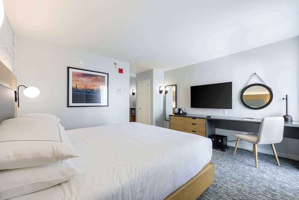 ROOM, KING BED