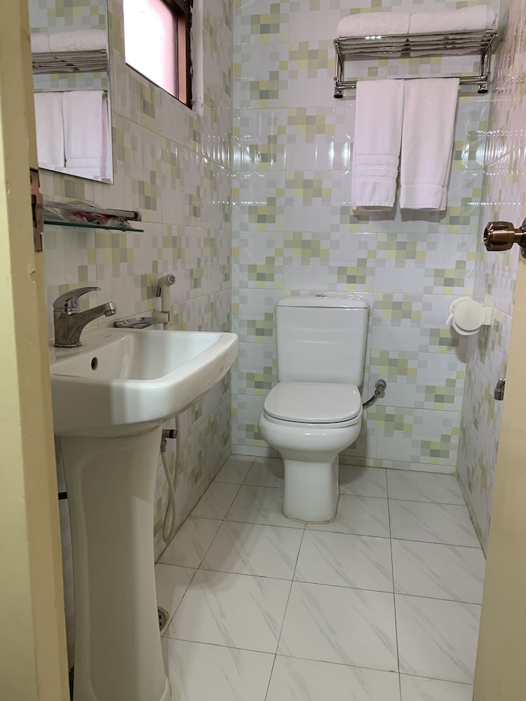 Hotel Grand Circle Inn 54/60