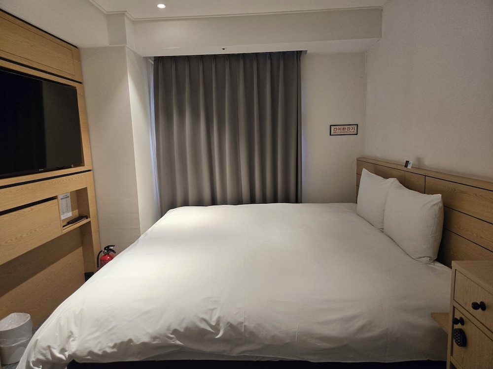 HOLLYWOOD, DOUBLE BED