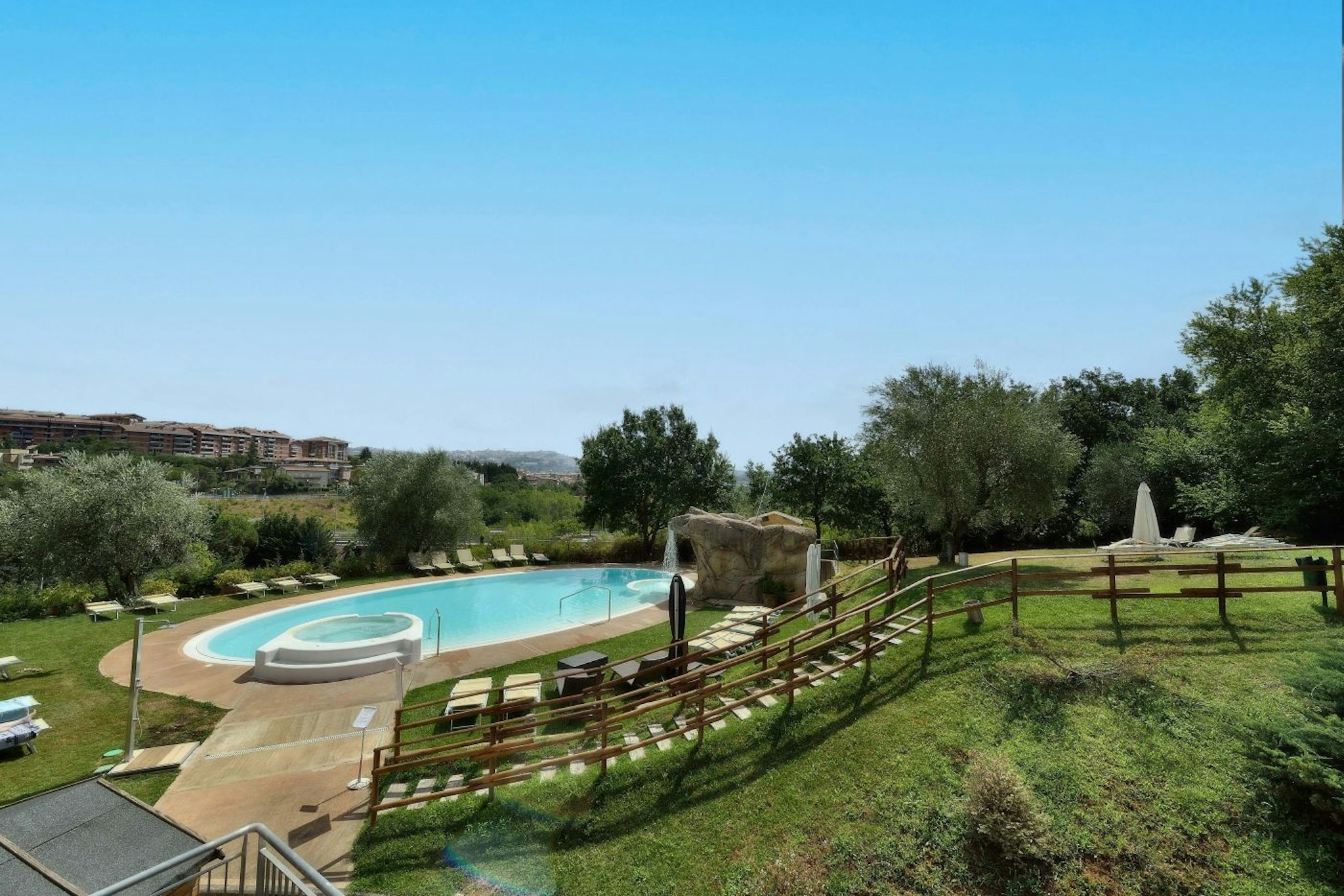 La Meridiana Bleisure Hotel 46/50