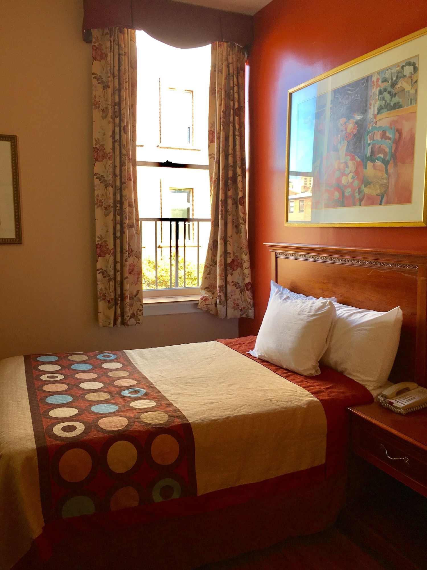ROOM, TWIN BEDS