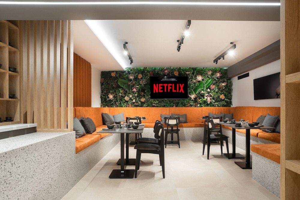 11 Enteka Acropolis Suites 36/50