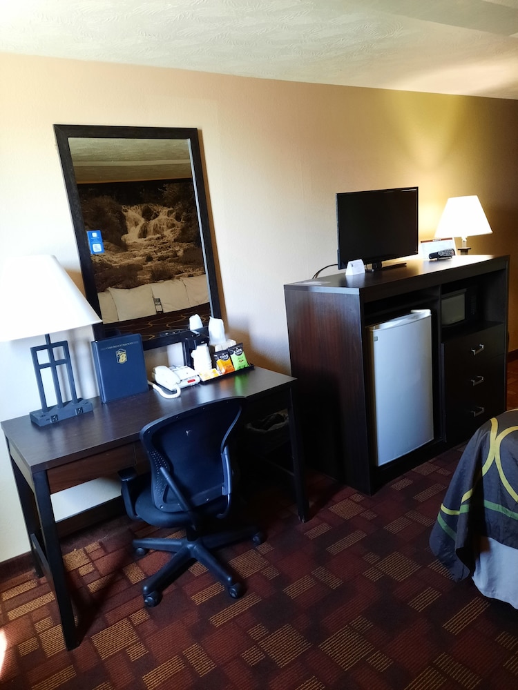 Super 8 by Wyndham Watertown 41/44