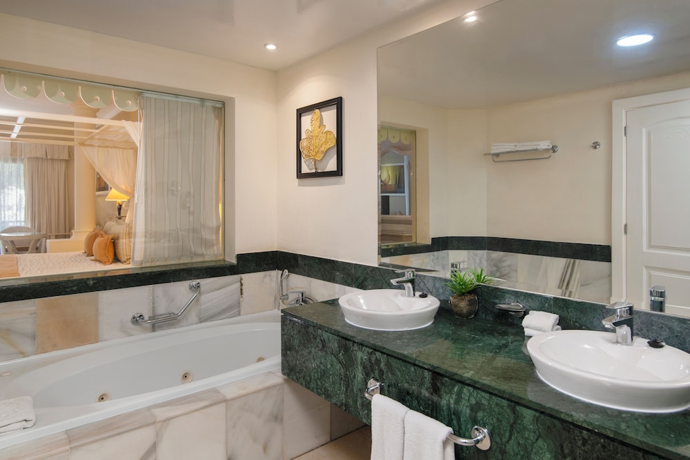 Bahia Principe Escape Aquamarine - Adults Only 71/72