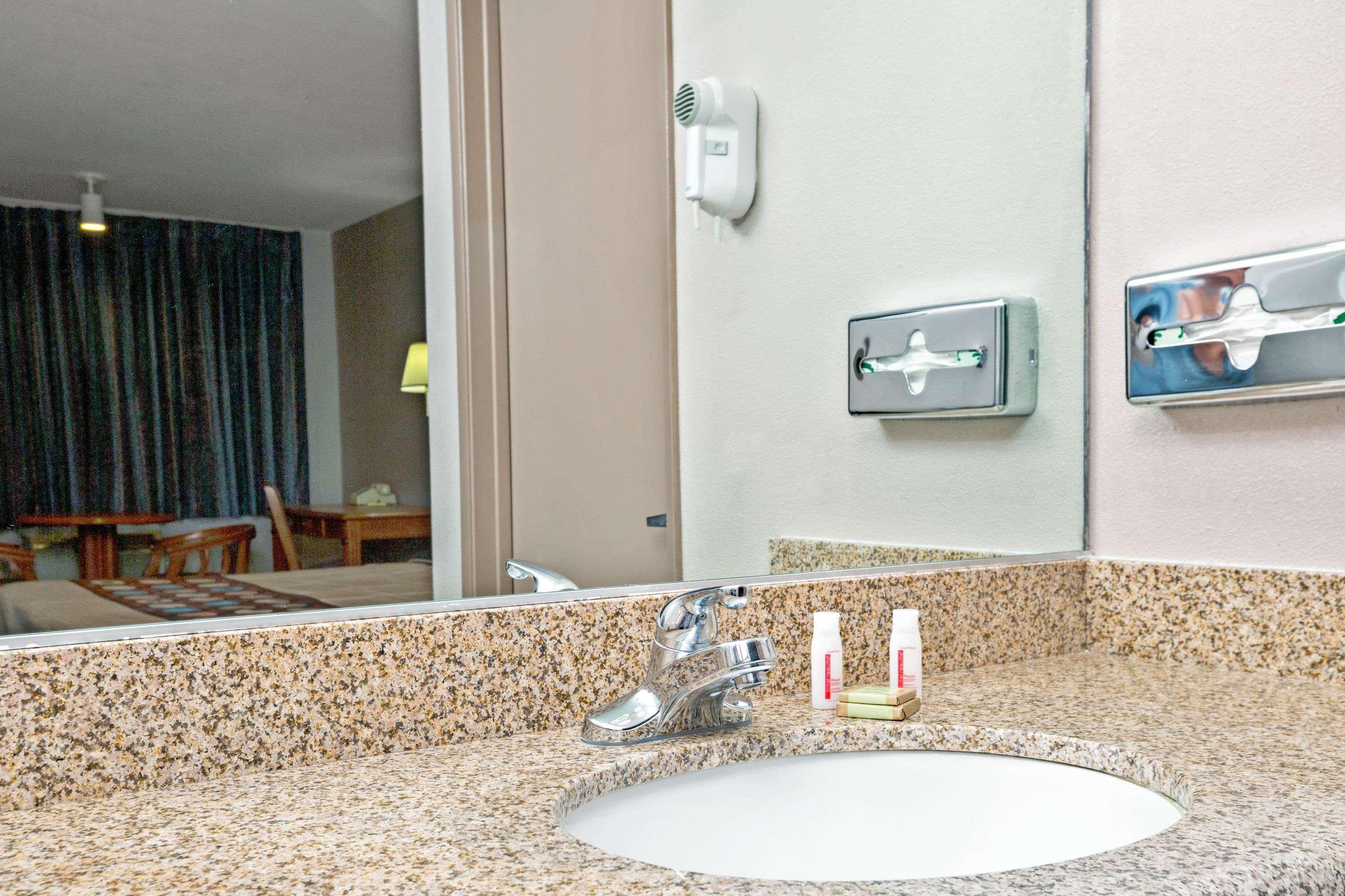 Super 8 by Wyndham Upland Ontario CA 17/17