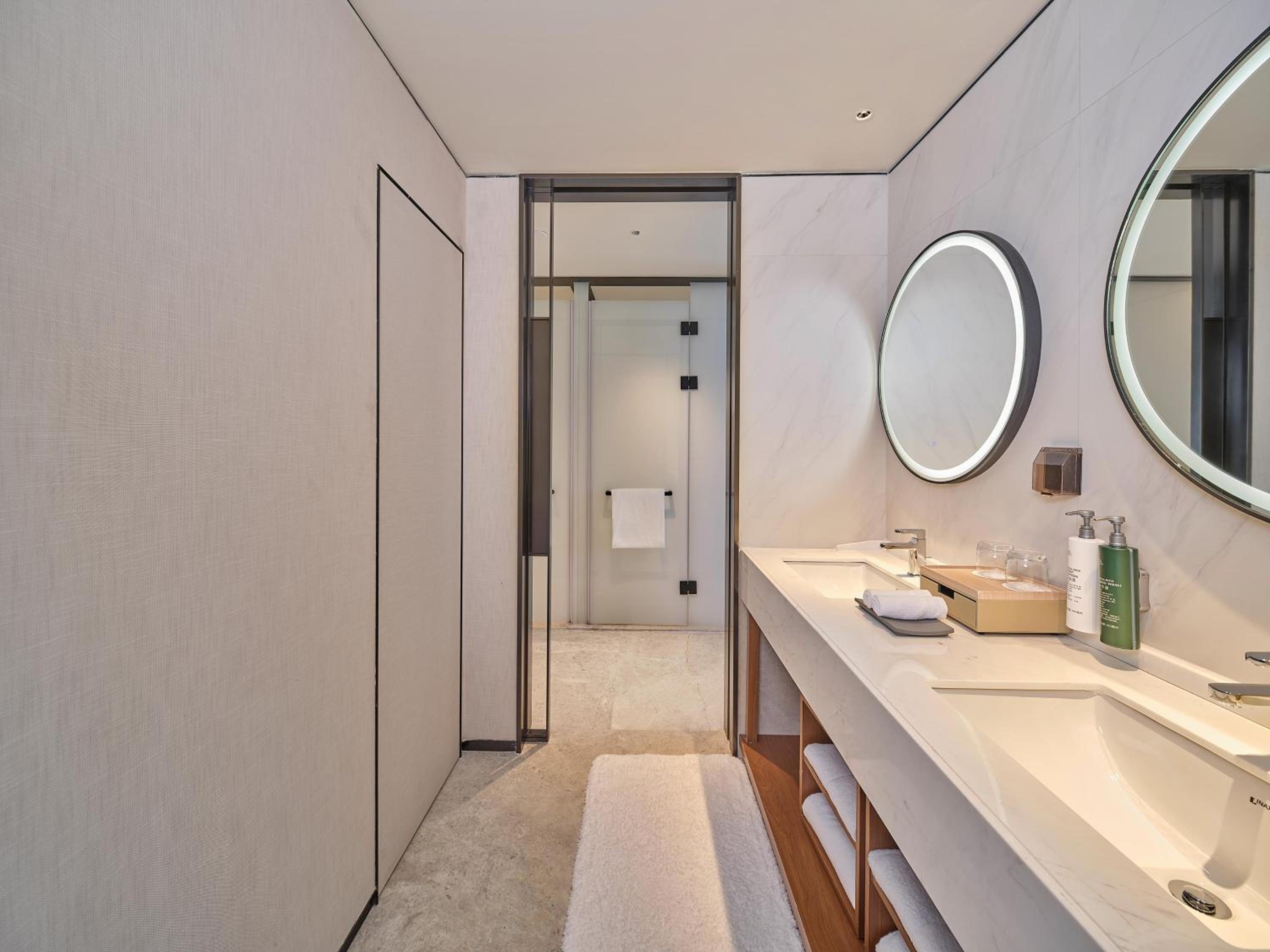 Deluxe, King Bed, Panoramic Airport View، Hilton Garden Inn Guangzhou Baiyun Airport 3/3