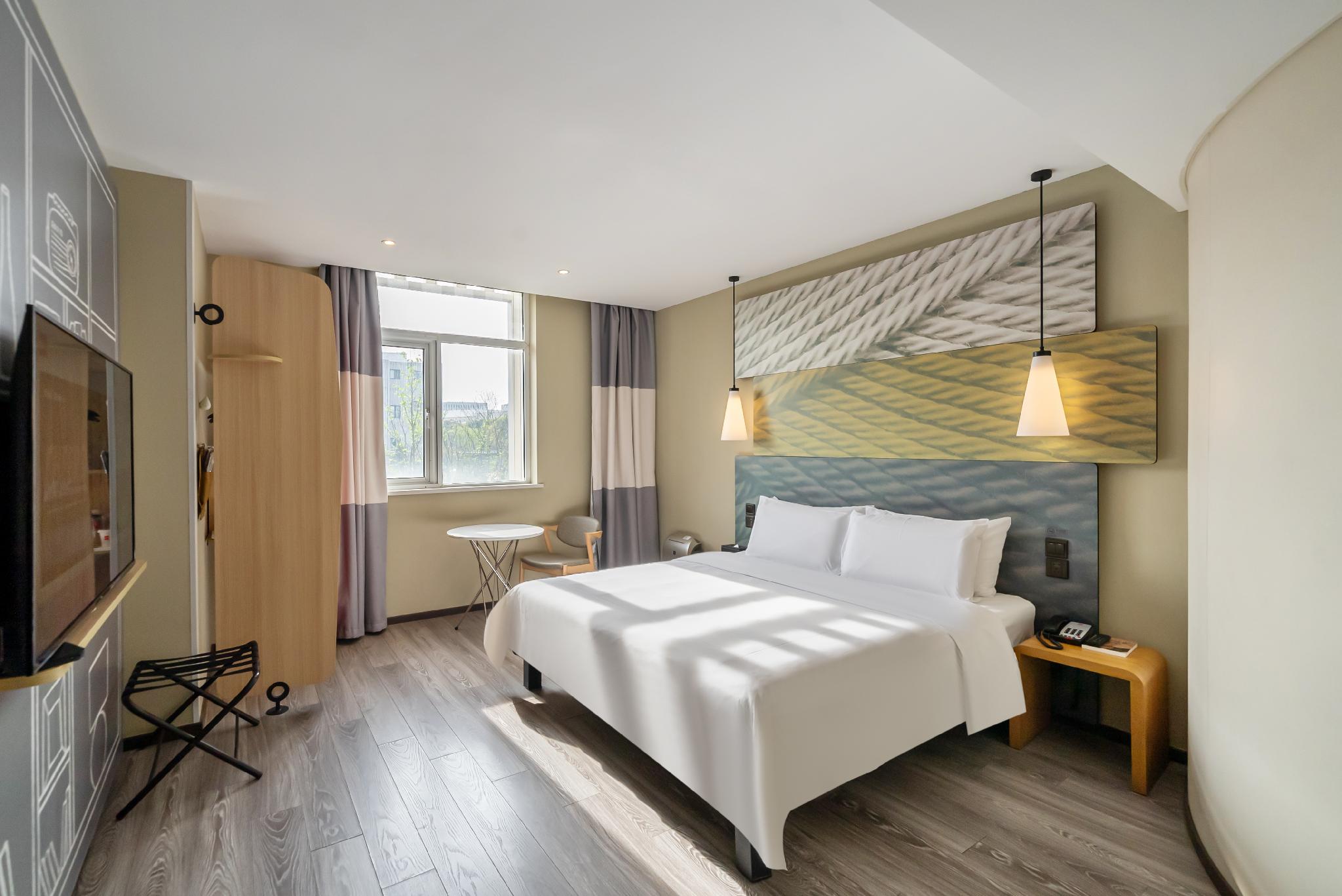 Superior, Queen Bed