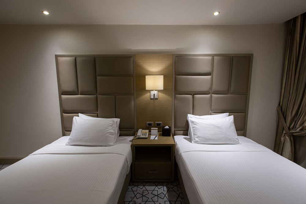 FAMILY SUITE, EXECUTIVE