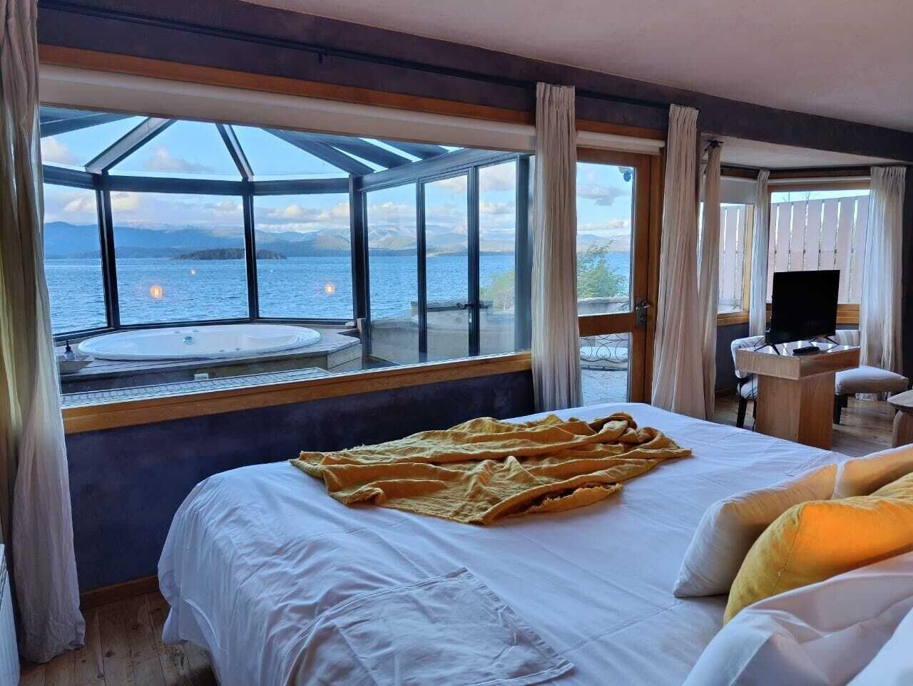 Suite, Lake Side