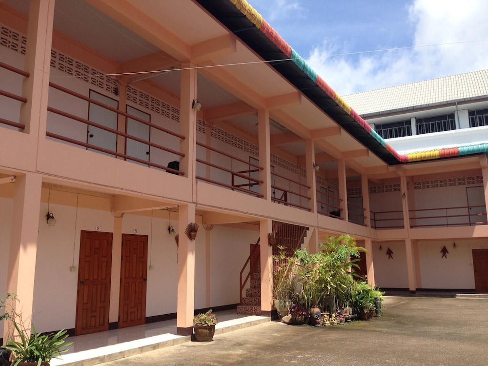 Puangchompoo Place 10/16
