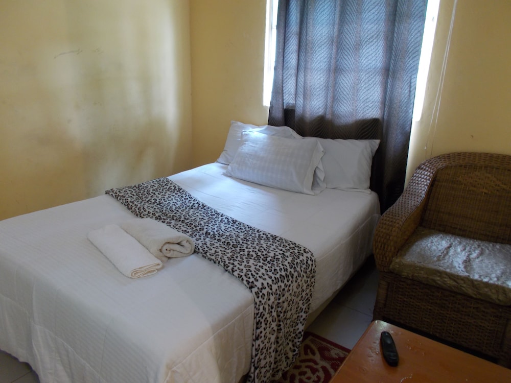 Shantumbu Lodge 6/17