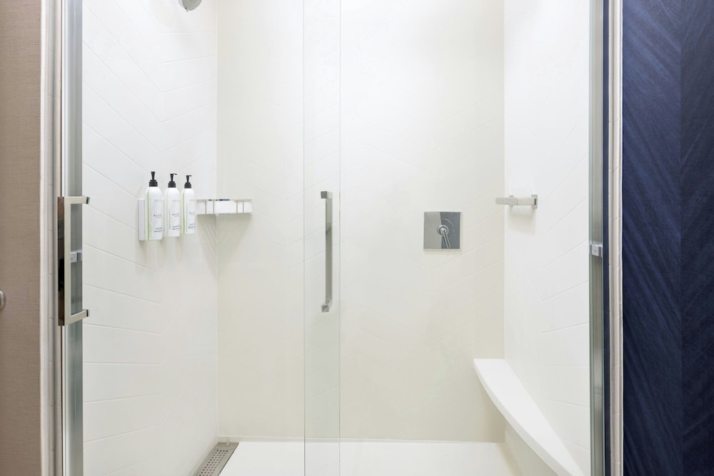 جناح بسرير كينج بإطلالة على البحر مع أريكة، Fairfield by Marriott Inn & Suites Melbourne Beach 2/2
