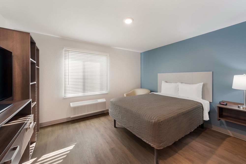 WoodSpring Suites Dayton North 16/42