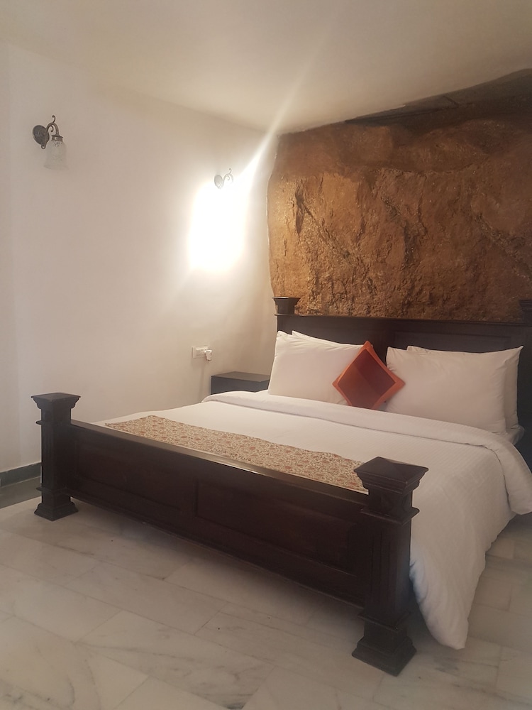 HOTEL RATAN VILLAS 7/32