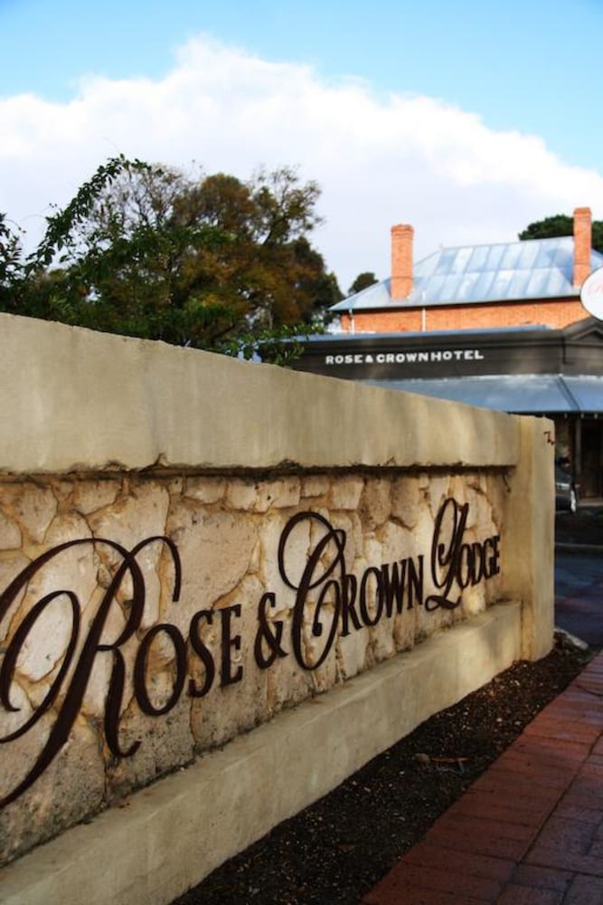 Rose & Crown Hotel 10/49