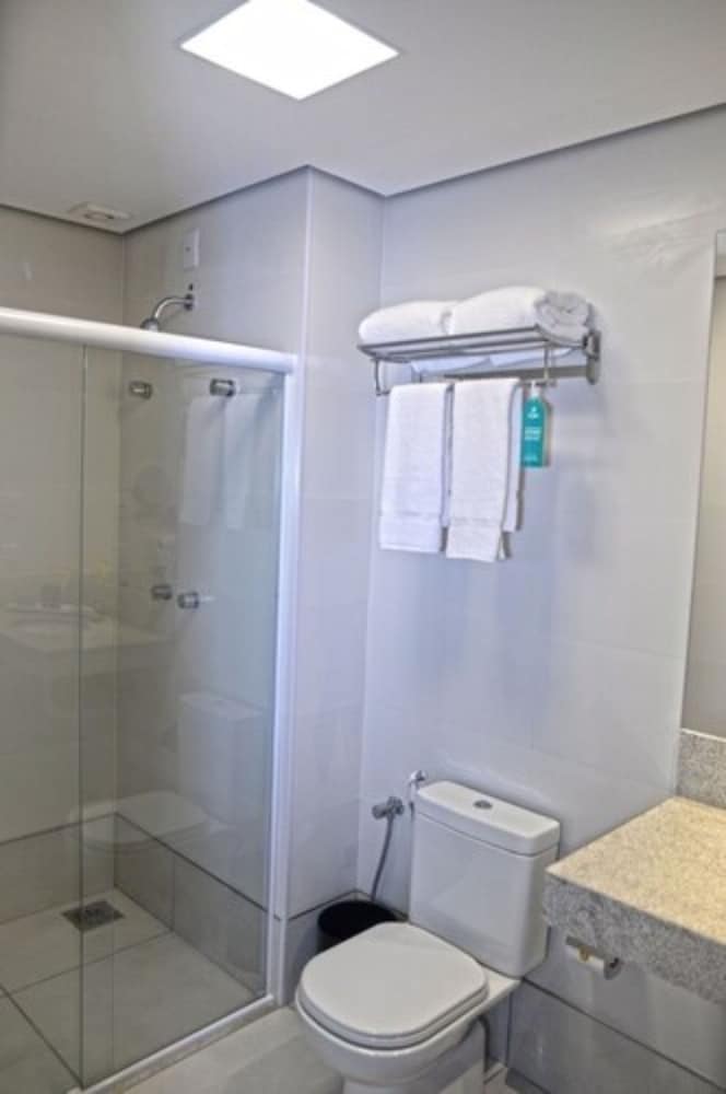 Dubai Suites 7/25