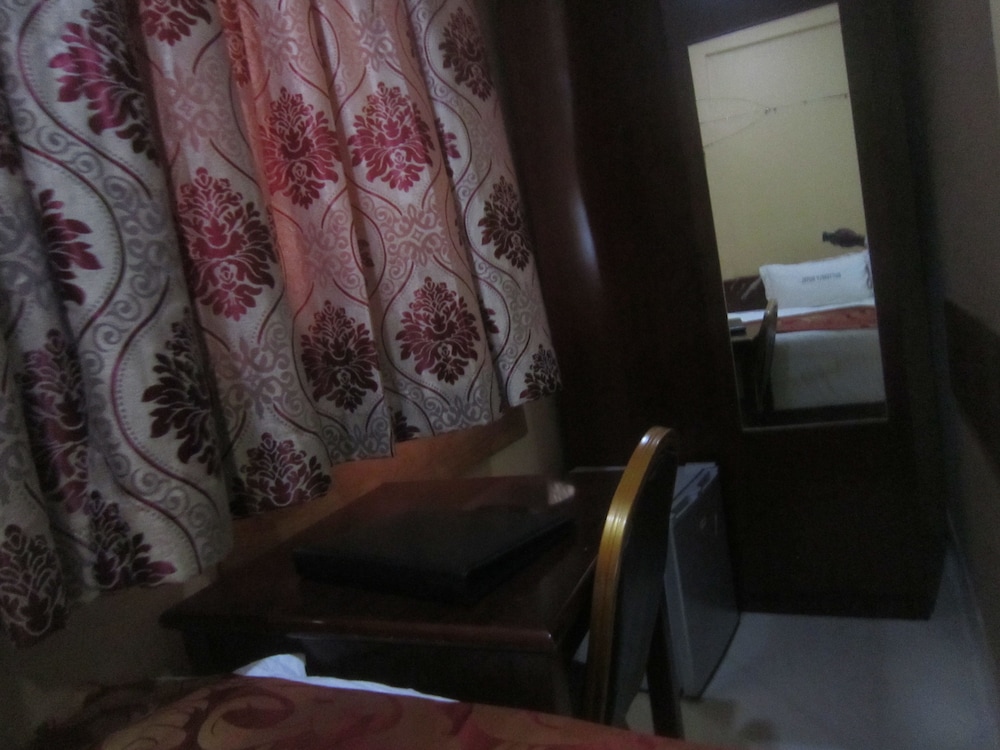 Butterfly Hoteltz 2/11