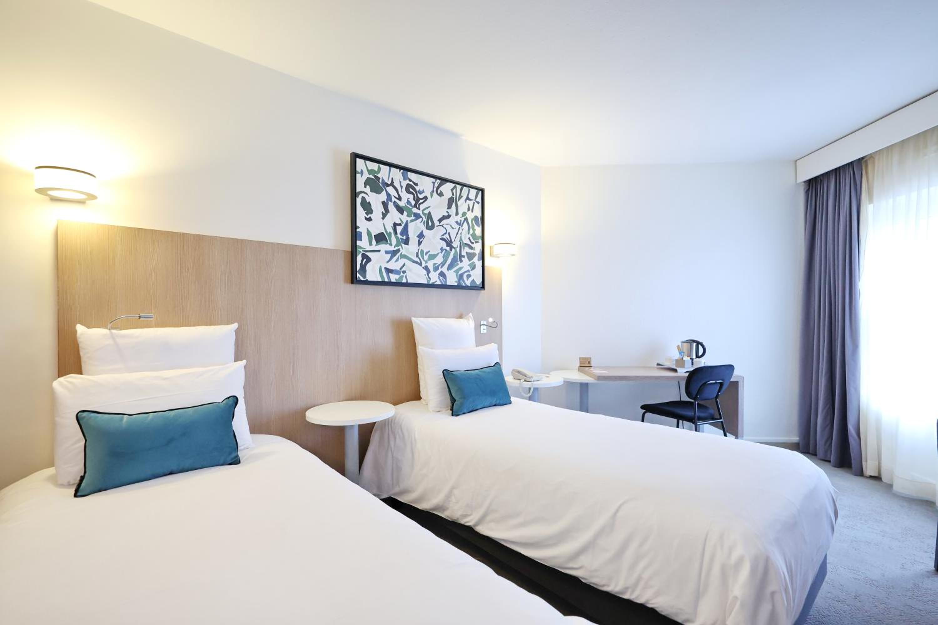 Standard, Convertible Double Bed