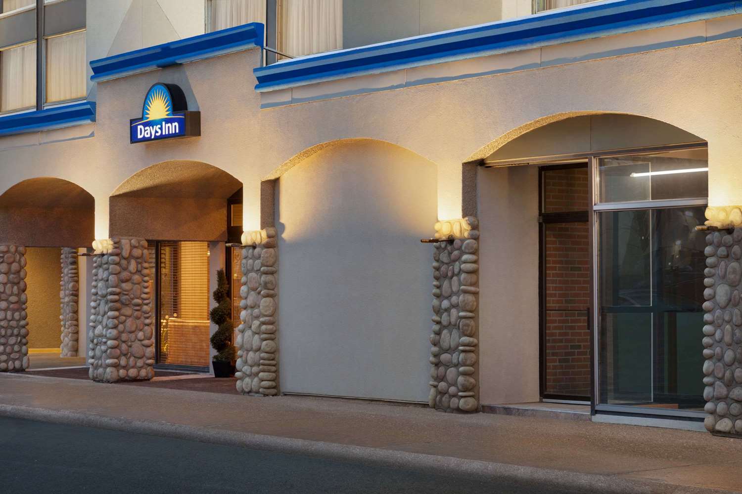 Days Inn by Wyndham Edmonton Downtown 18/38