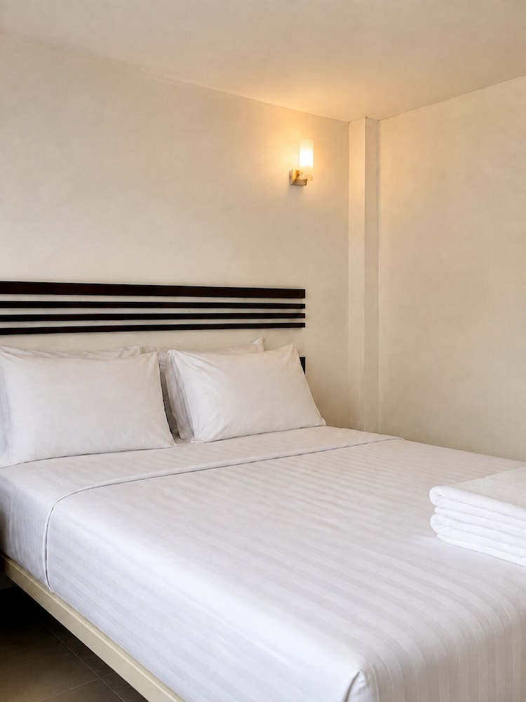 18 Coins Budget Hotel 22/67