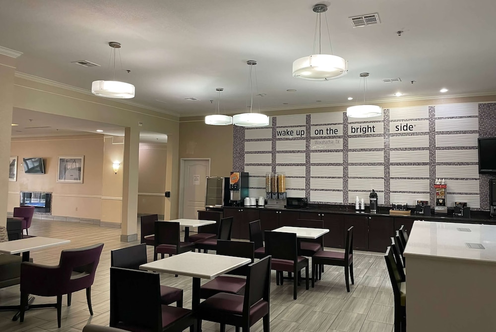 La Quinta Inn And Suites By Wyndham Waxahachie 33/40