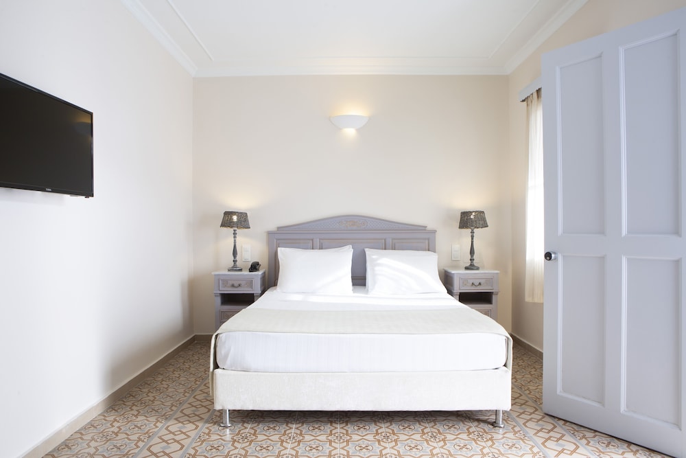 ROOM, DOUBLE BED
