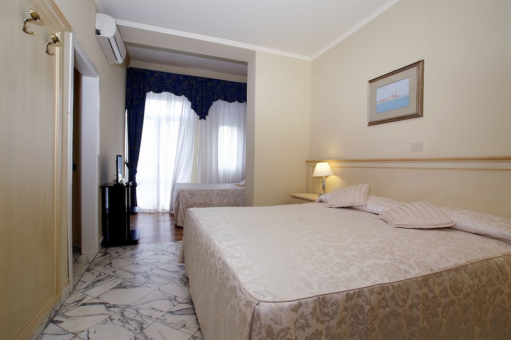 Coluccini Hotel 9/33