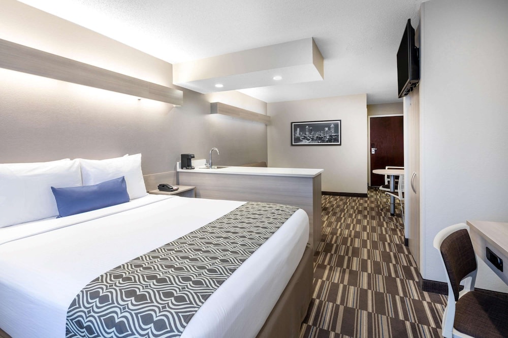 STUDIO, SUITE, QUEEN BED