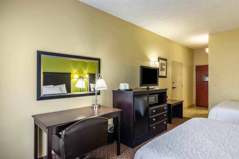 Wingate by Wyndham Conway, AR 18/52