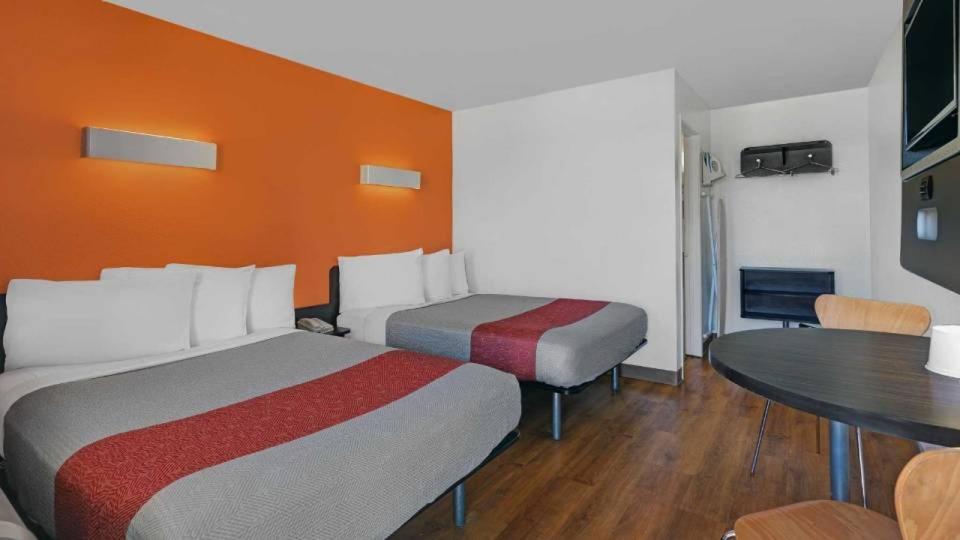 Super 8 by Wyndham San Jose 9/17