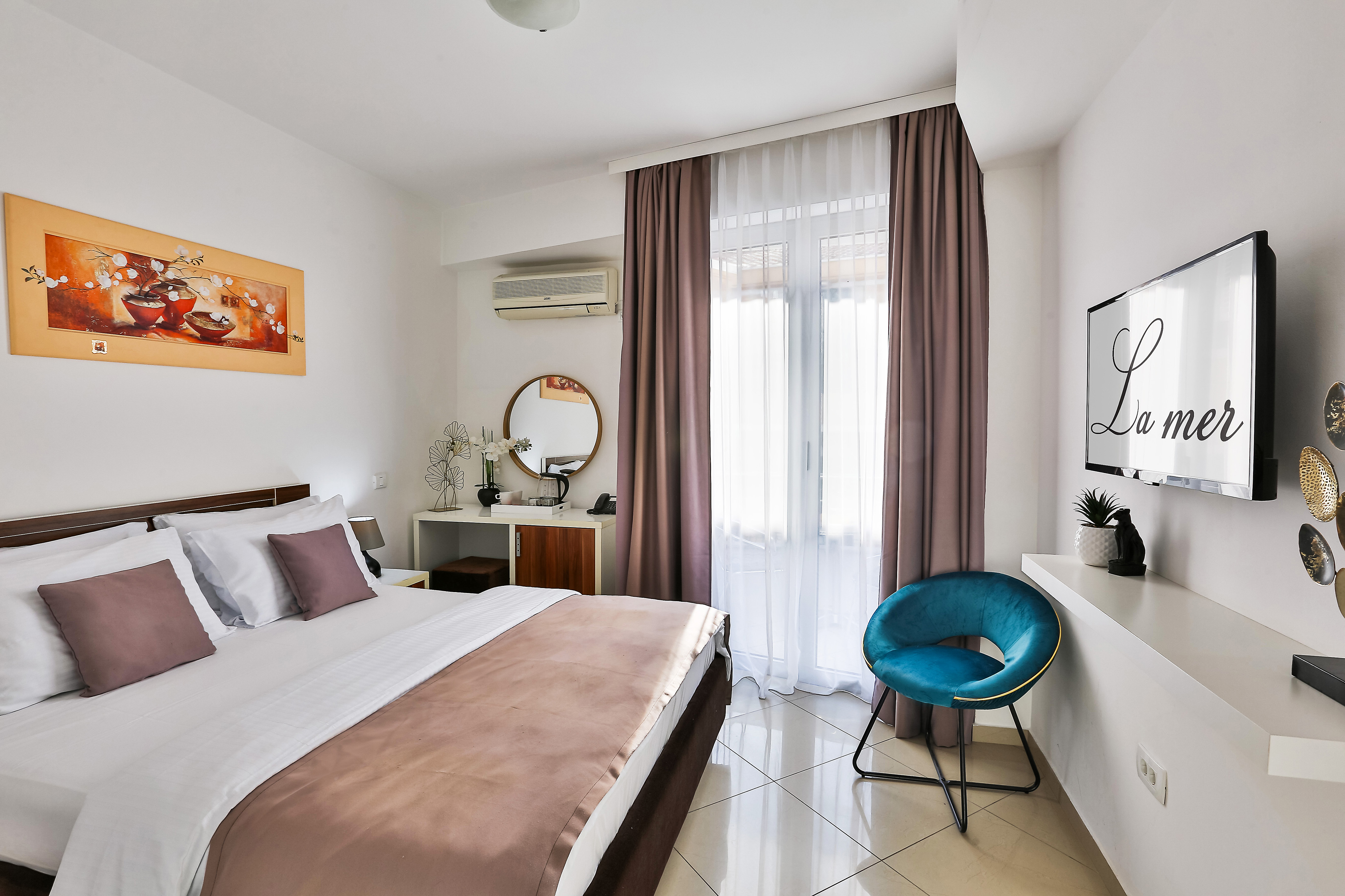Hotel La Mer 33/65