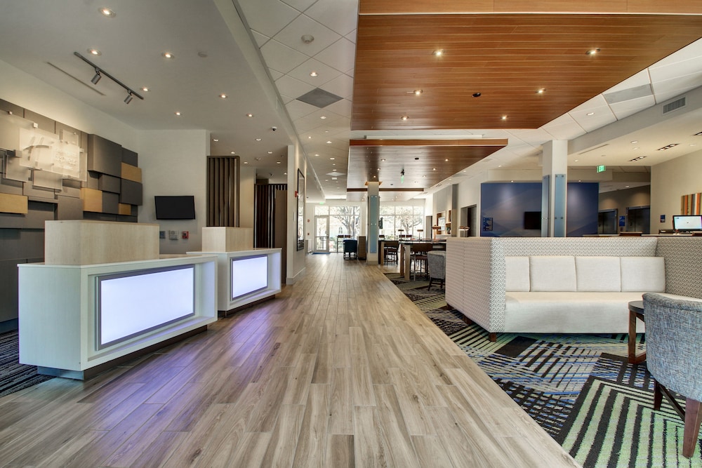 Holiday Inn Express & Suites - Summerville 10/55