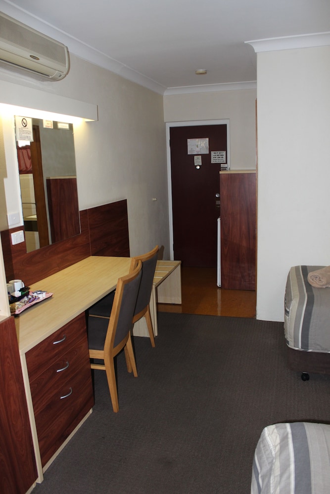Acacia Motor Inn 33/55