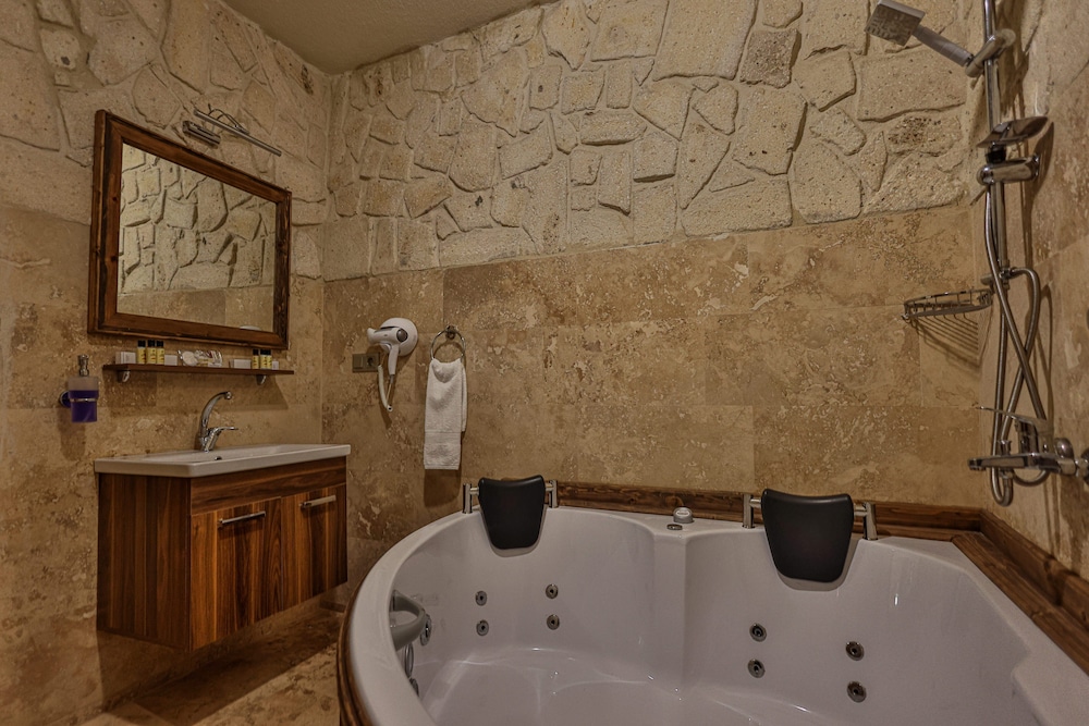 Caveadocia Stone Cave Hotel 34/36