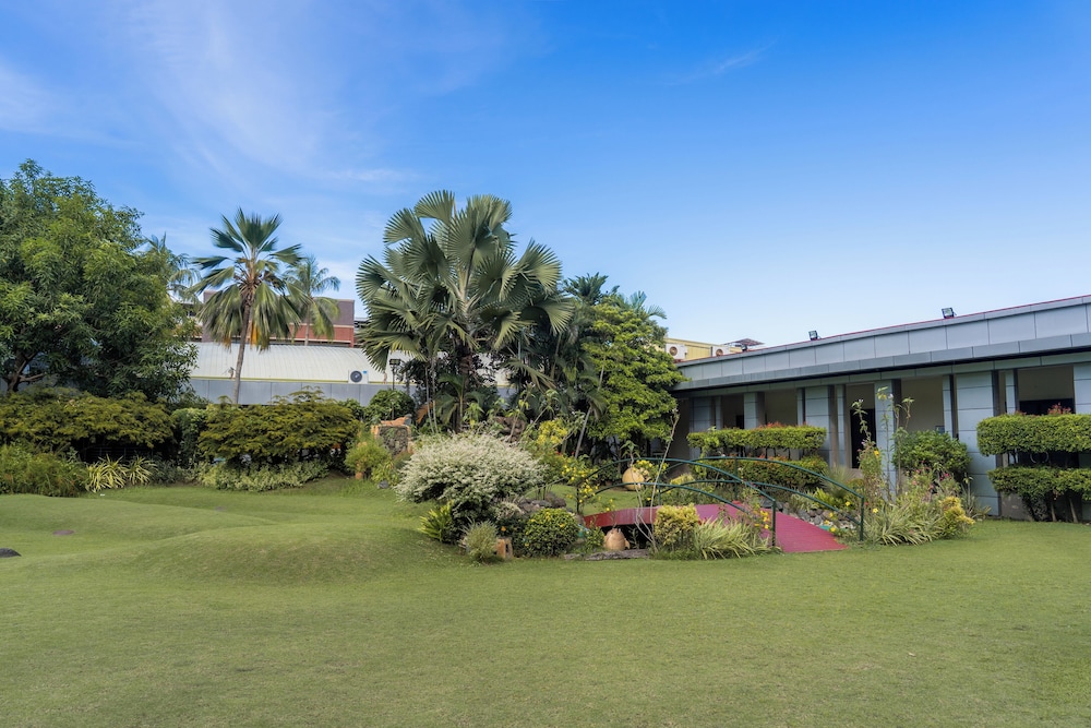 The Ritz Hotel At Garden Oases 26/33