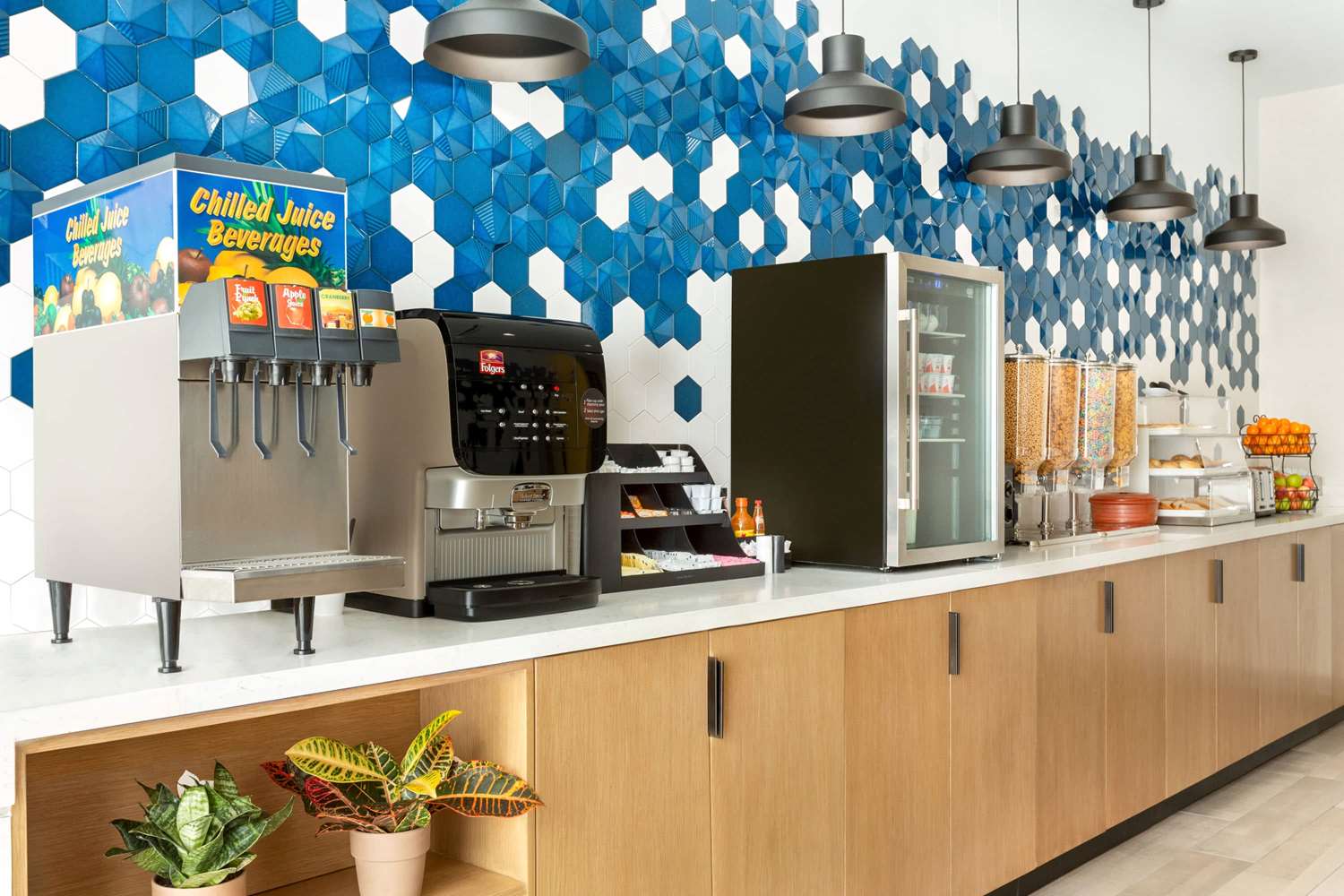 La Quinta Inn and Suites by Wyndham Richmond-Sugarland 6/28