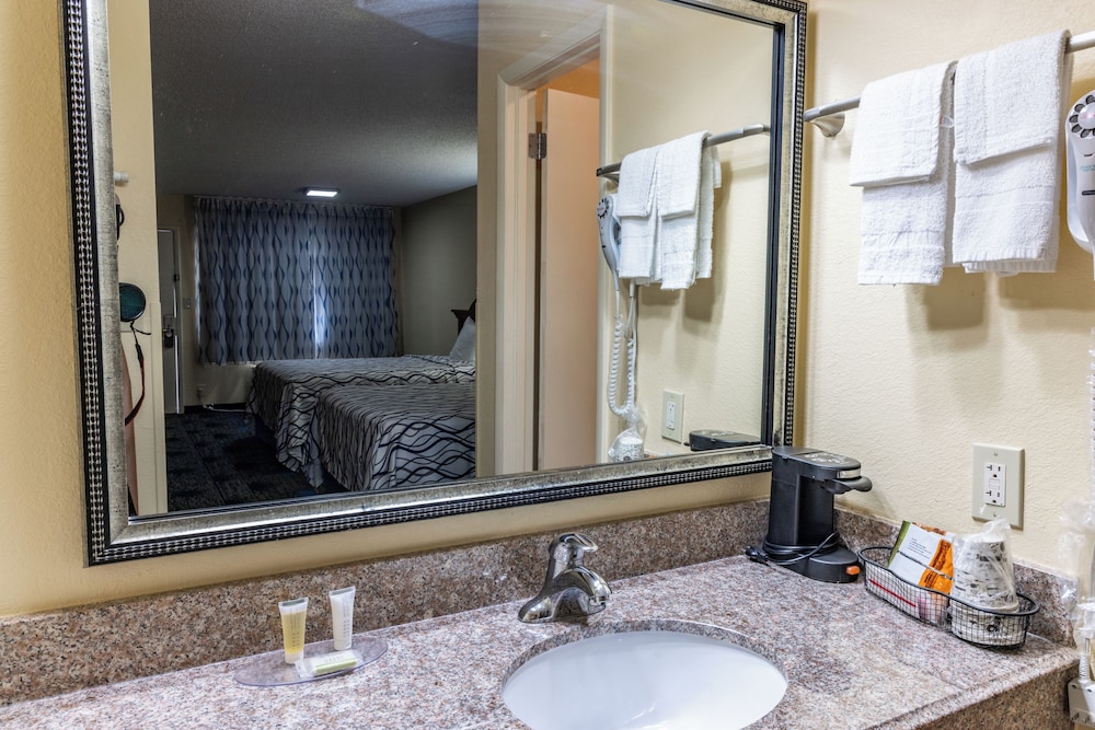 غرفة سيغنتشر بسريرين كوين، Hotel Boerne 6/9