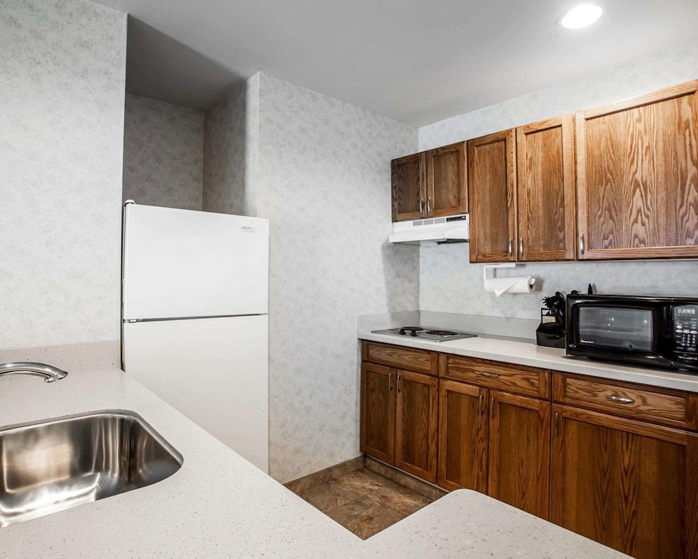 COMFORT INN(BELLINGHAM) 7/42