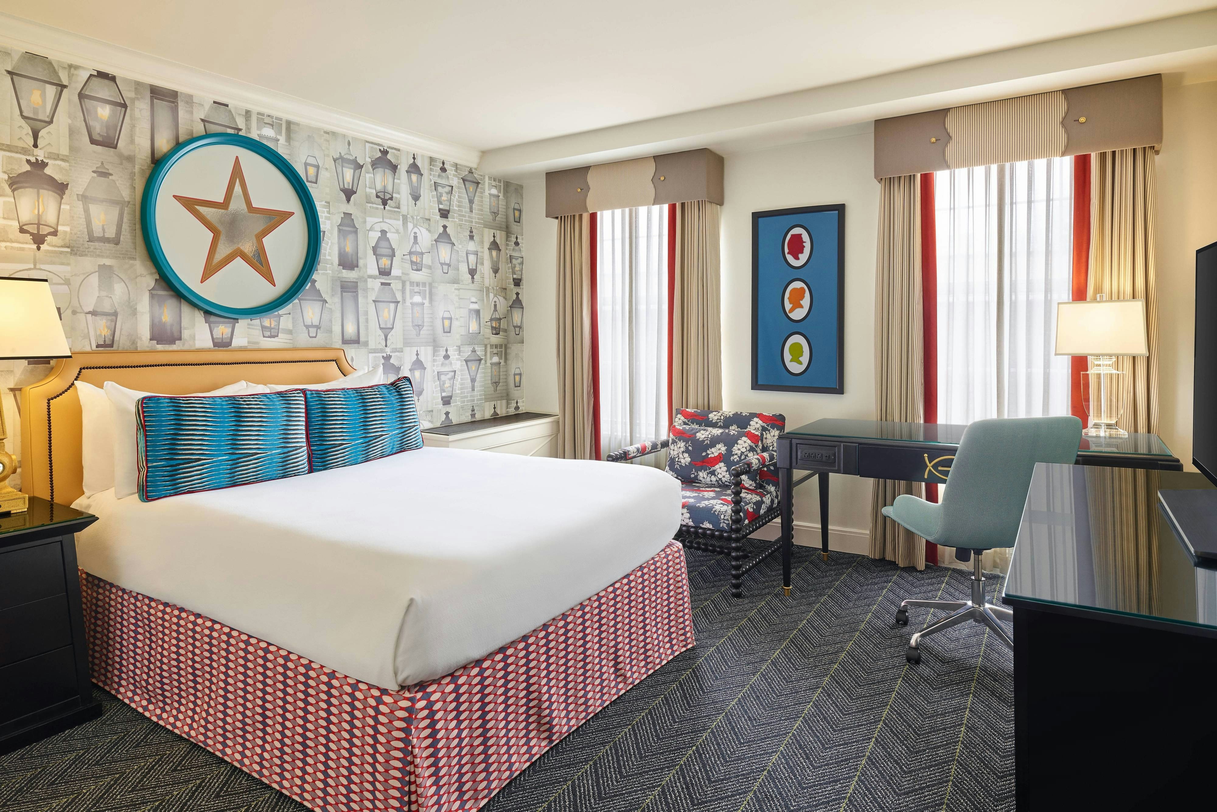 ROOM, QUEEN BED