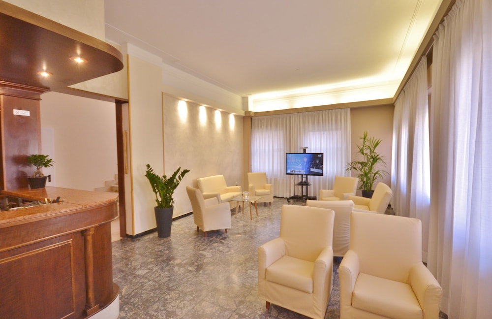 Gold Hotel 31/50