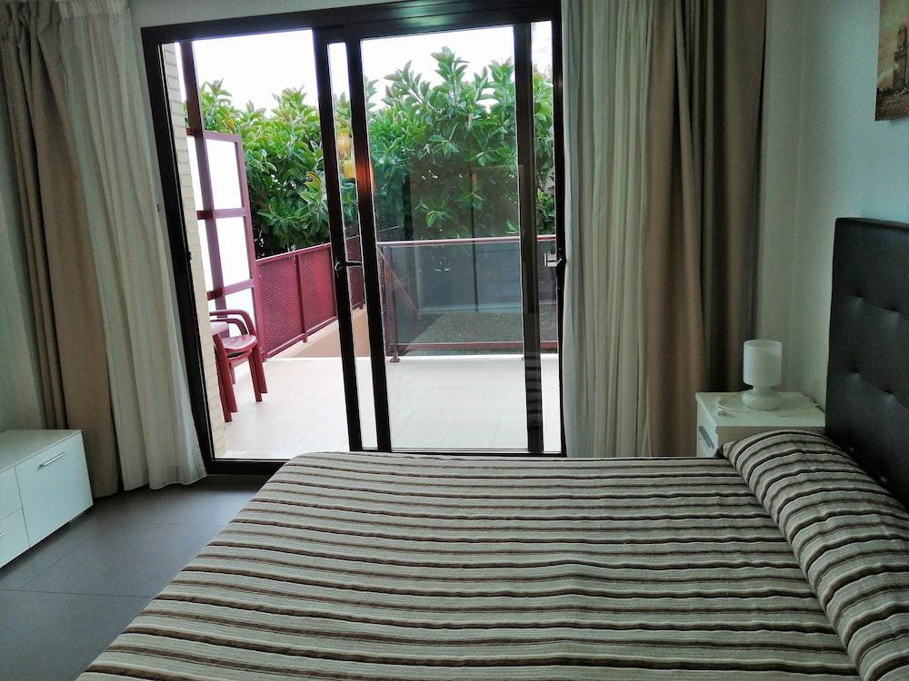El Faro Aparthotel 17/36