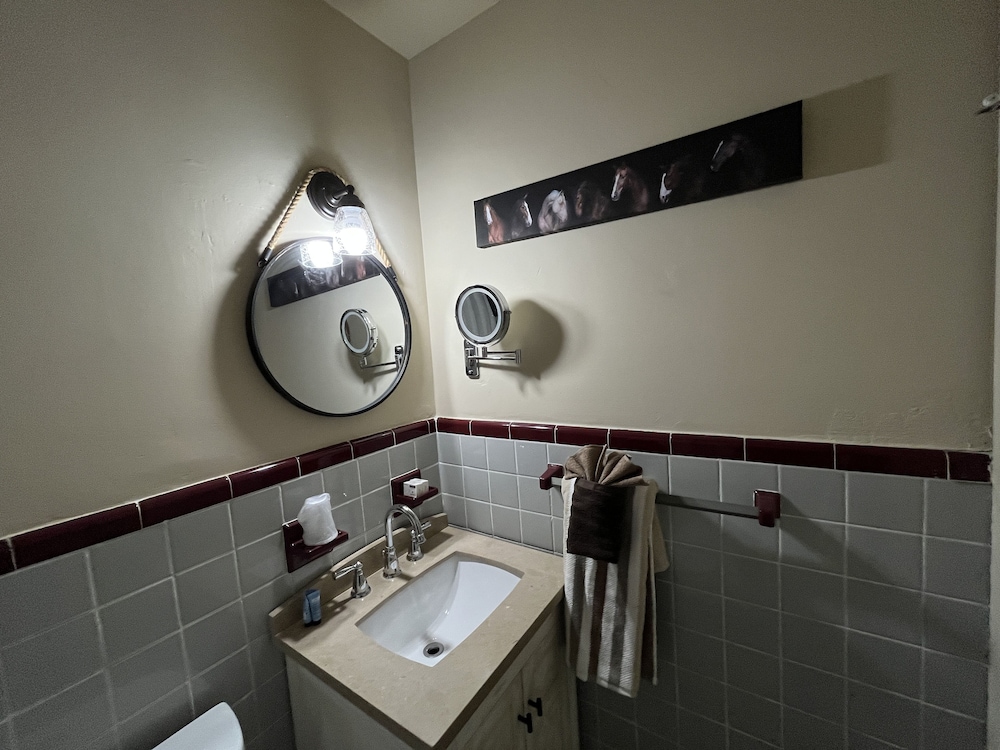 Shamrock Cove Inn 47/50