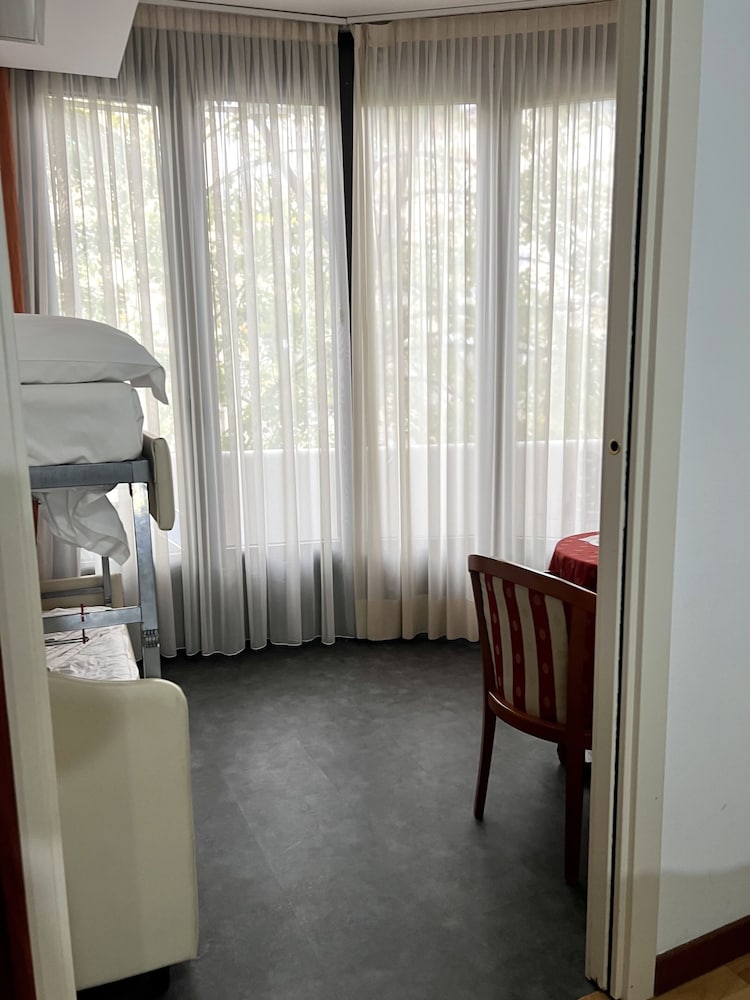 Hotel Joli 43/68