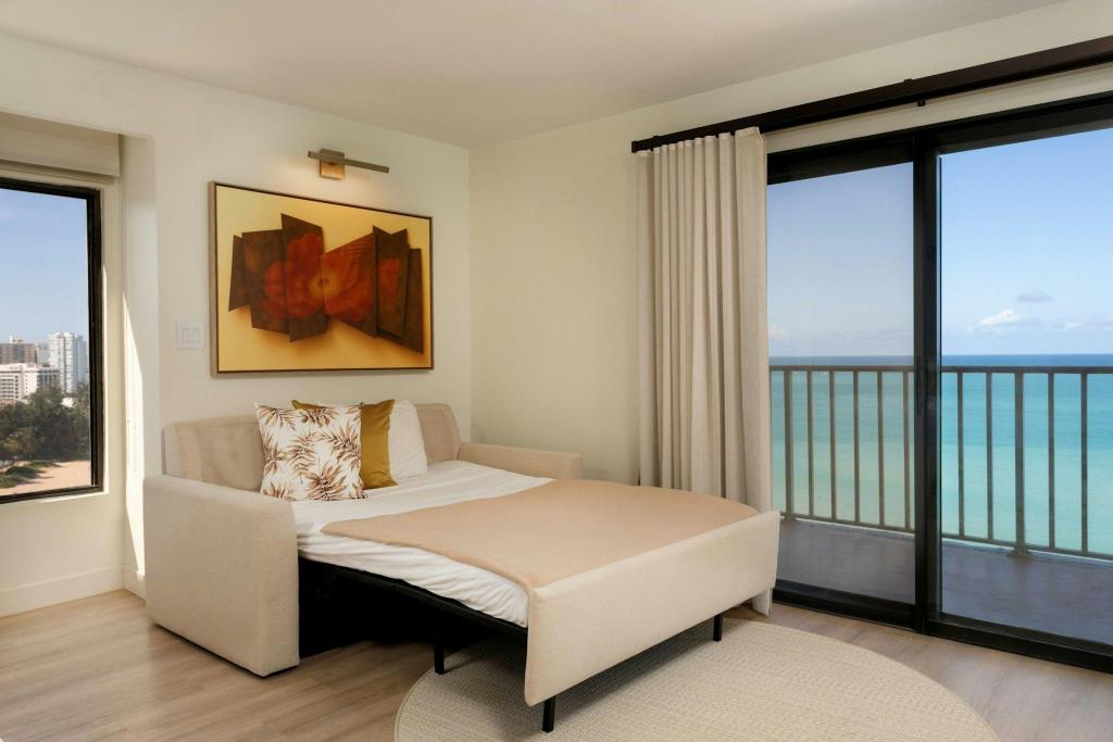 Island, Junior Suite, King Bed, Ocean Front, Beach Front, Sofa, Corner