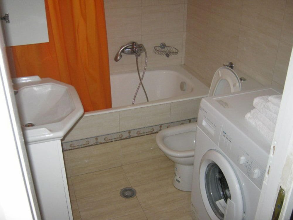 ROOM, DOUBLE BED