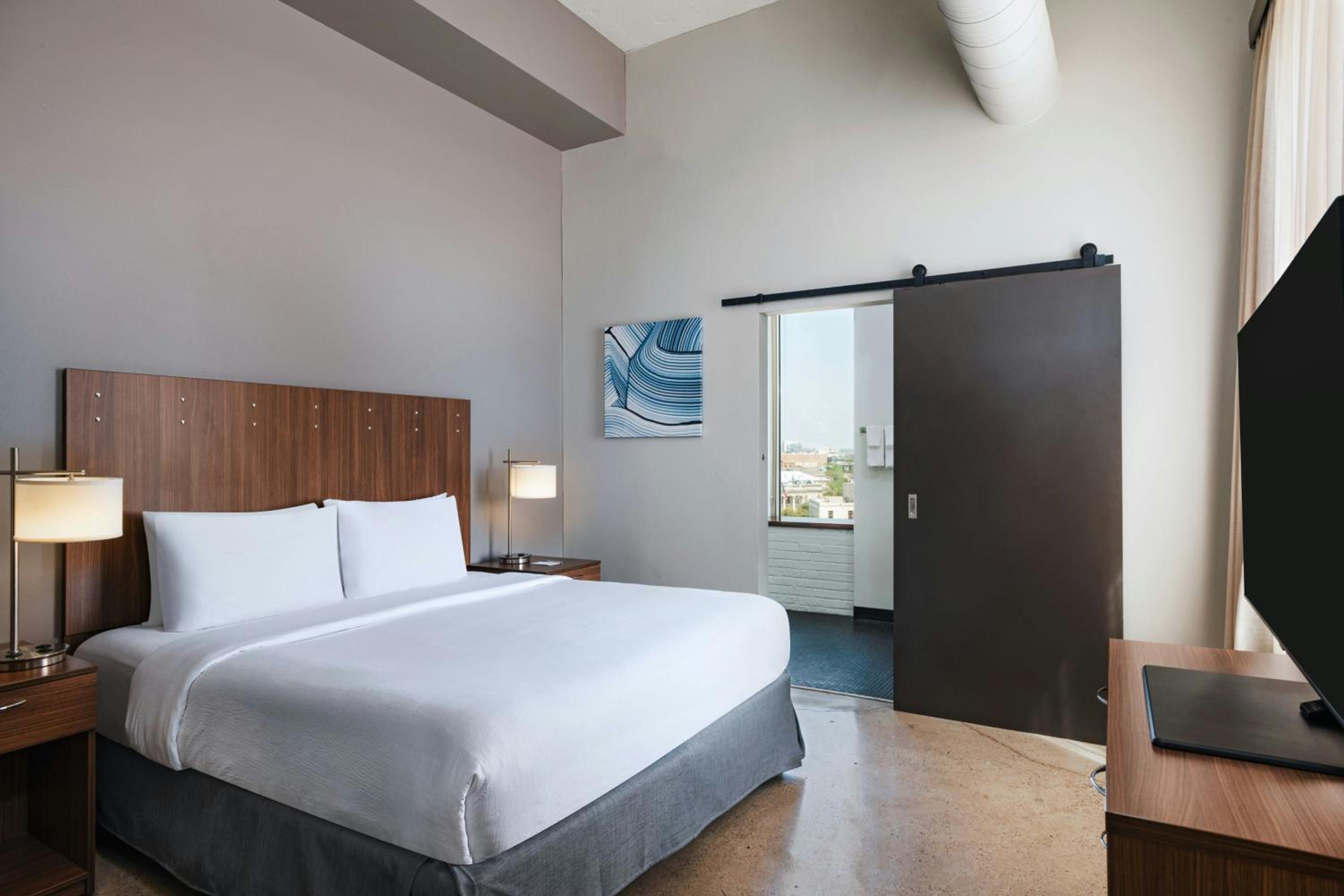 1 Bedroom, Suite, King Bed, 2 Sofa