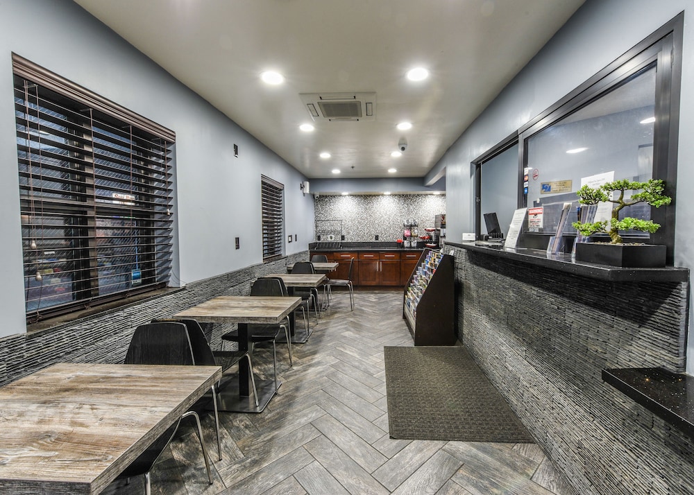 Hollywood Inn Express LAX 27/35