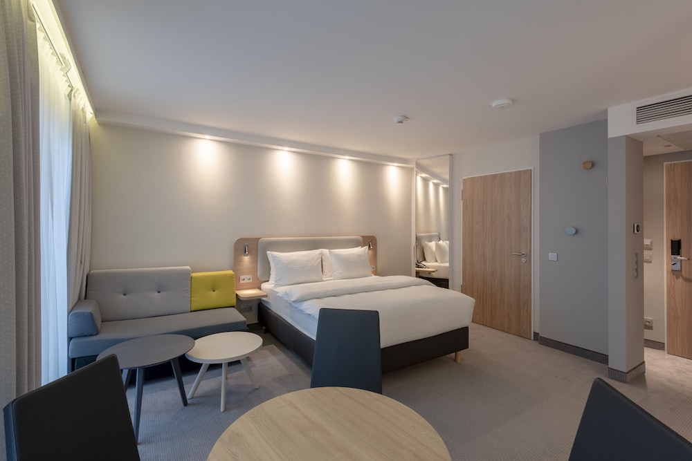 HOLIDAY INN EXPRESS AND SUITES POTSDAM 33/58